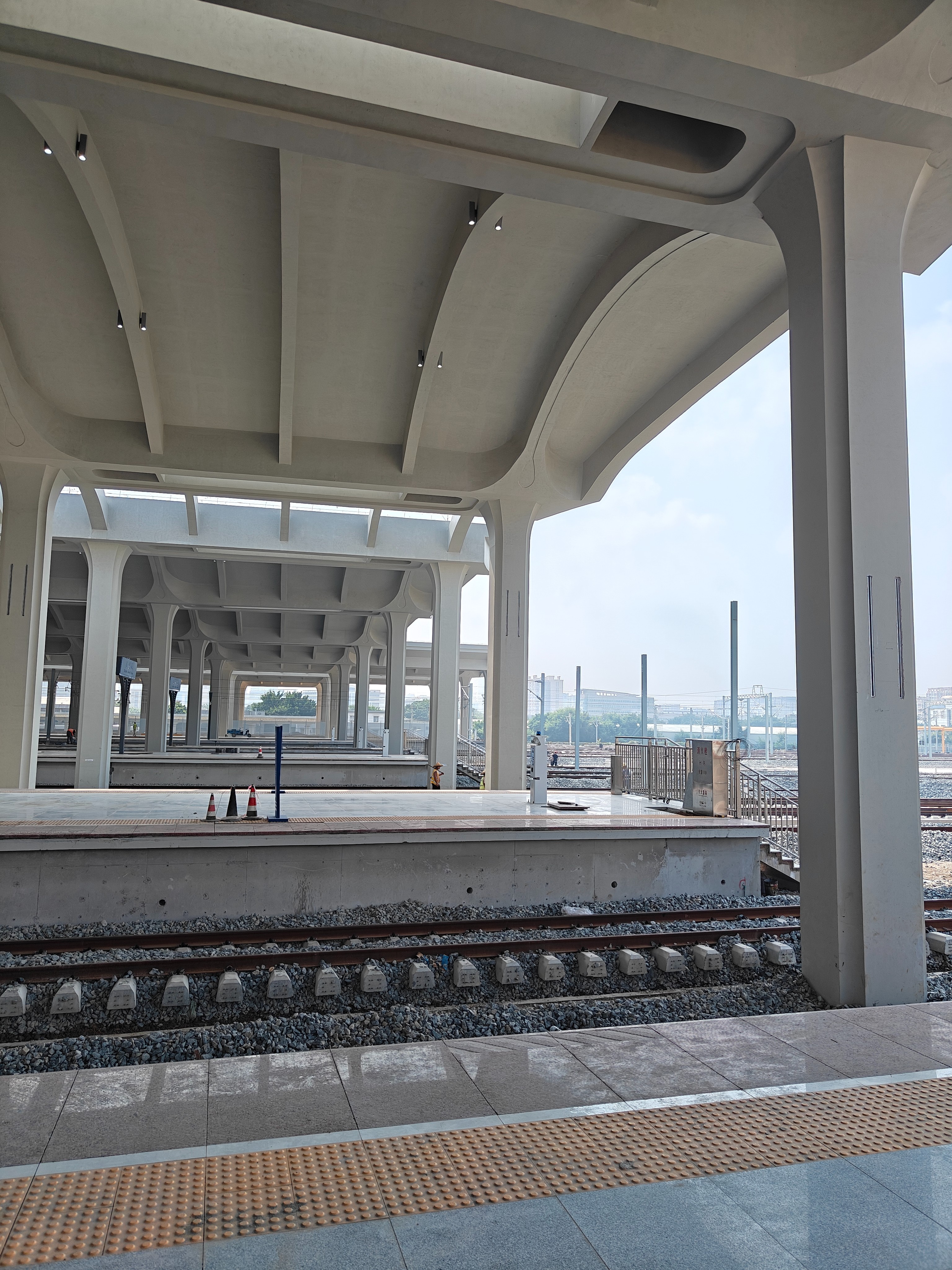 鐵路站臺(tái)安全防護(hù)升級(jí)！人員越界即告警，杜絕安全隱患！