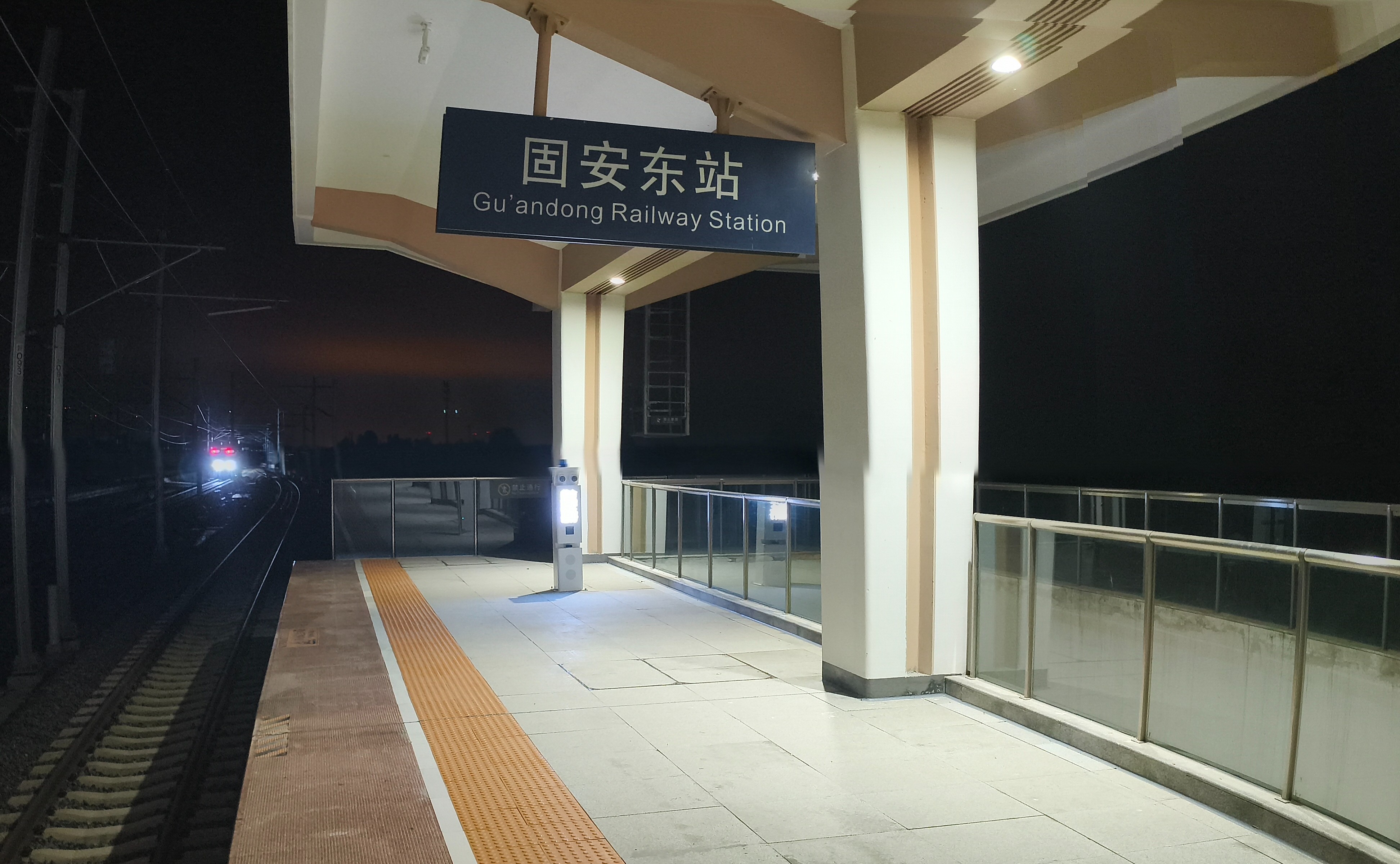 鐵路站臺(tái)安全防護(hù)升級(jí)！人員越界即告警，杜絕安全隱患！